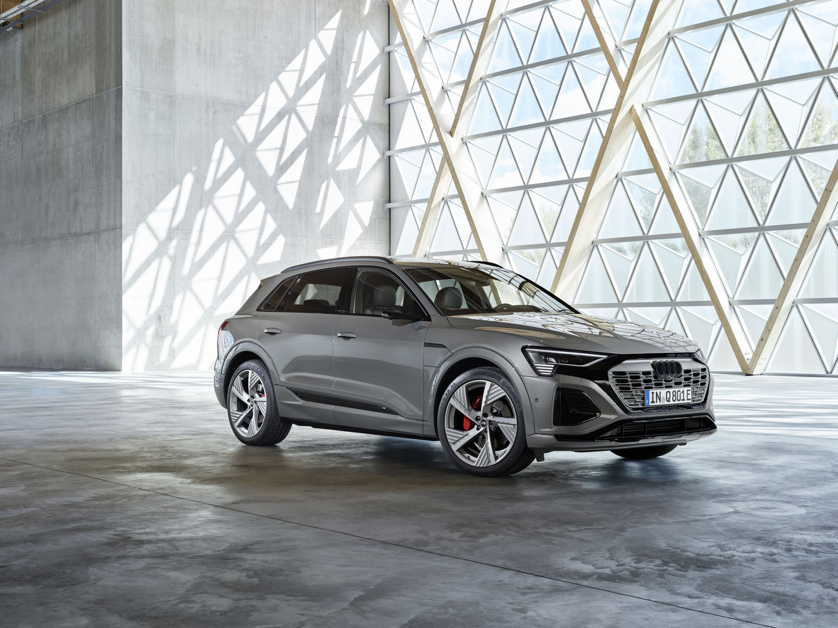 Audi Q8 e-tron — ภาพรถจาก Audi AG manufacturer photograph