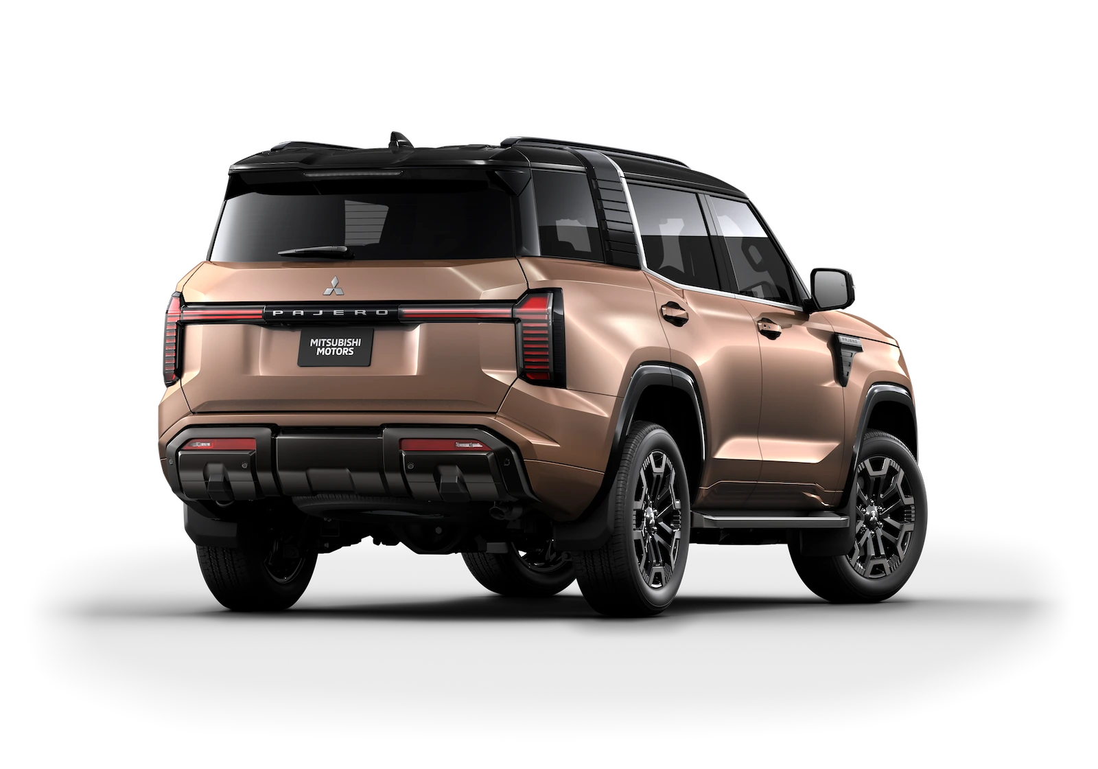 Mitsubishi Pajero มุมเฉียงด้านหลัง